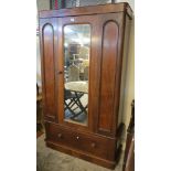 Victorian mahogany mirror door wardrobe. (B.P. 24% incl.