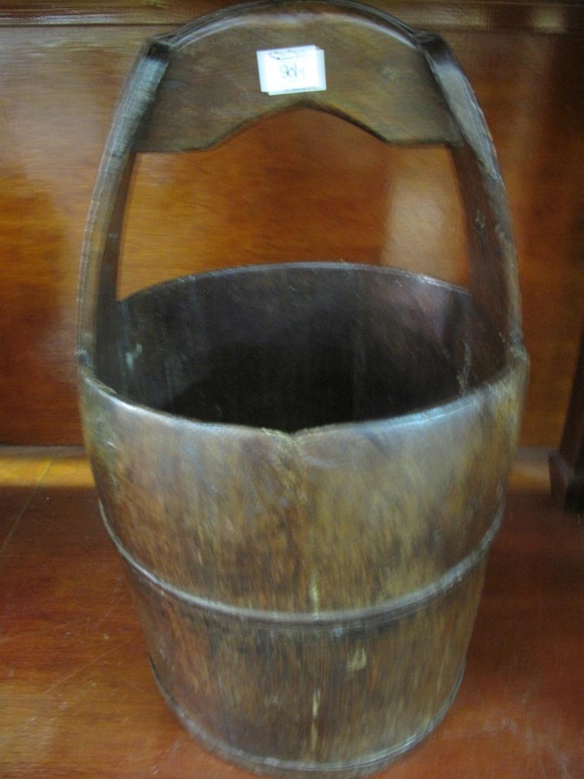 Chinese wooden bucket with fixed handle. (B.P. 24% incl.