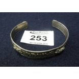 A white metal bangle. (B.P. 24% incl.