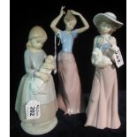 Three Nao Spanish porcelain figurines of girls, one with a baby. (3) (B.P. 24% incl.