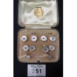 9ct gold sapphire set gentleman's dress set in blue leather box. (B.P. 24% incl.