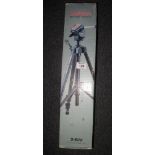 Velbon D-500 camera tripod. (B.P. 24% incl.