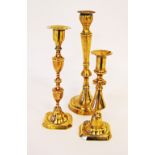 A set of 3 Italian style brass candlesticks c19th century. H23-31cm(3)