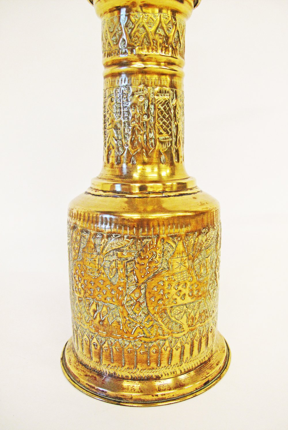 A large Persian brass hookah / nargile with repousse and engraved decorations, circa late 19th / - Image 2 of 5