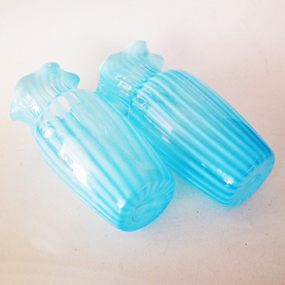 A pair of blue opaline vases - Image 3 of 3
