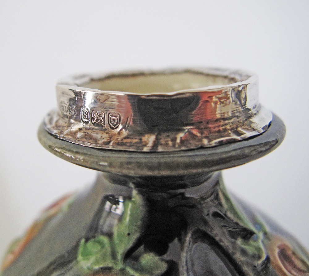 A pair of Art Nouveau majolica vases - Image 6 of 7