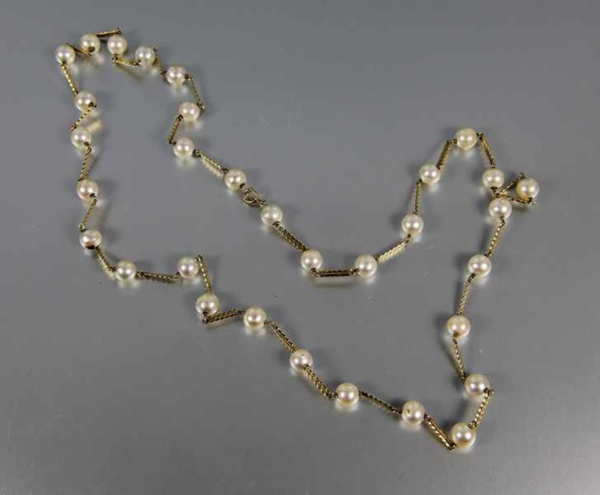 Halskette750er GG, Halskette mit Perlen zw. einzelnen Kettengliedern in Stabform, Gebr.sp., L. 80