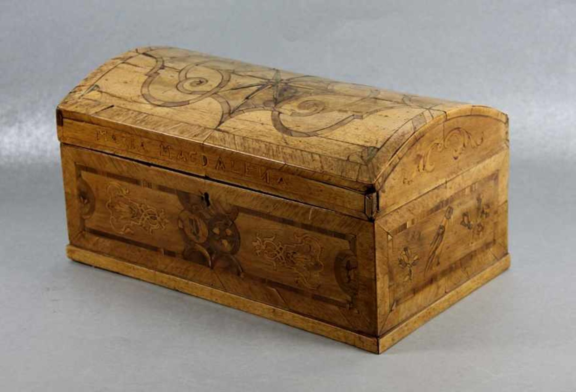 Barock-Schatulleum 1730, wunderschöne Barock-Holzschatulle mit gewölbtem Deckel, dieser und