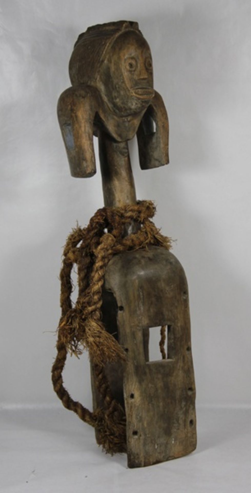 afrikanische Holzsskulpturum 1900/30, Afrika, Kongo, geschnitztes Tropenholz, wohl Schultermaske,