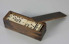 altes Dominospiel19. Jhd., Bein und Holz, Dominospiel mit 28 Steinen, Gebr.sp., bespielt, in