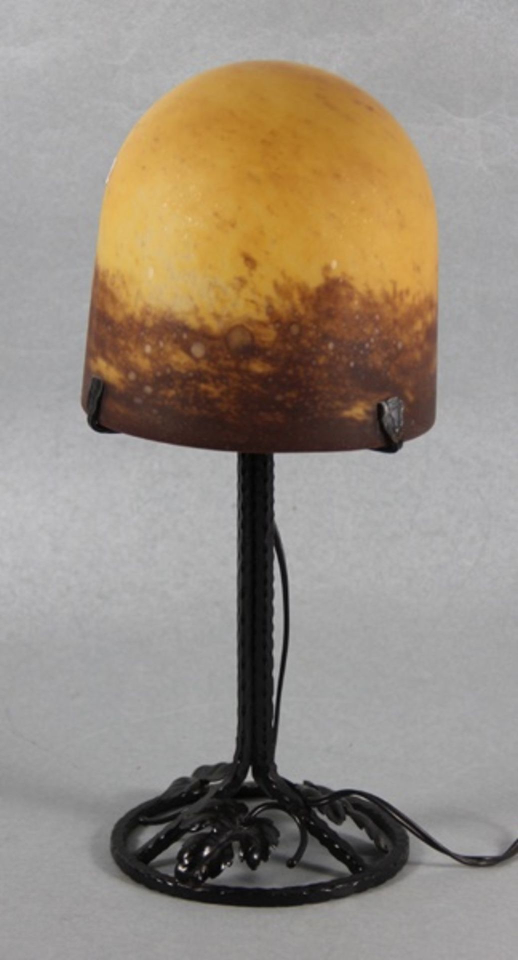 Jugendstillampeum 1900/20, Jugendstillampe, pilzförmiger Glasschirm mit orange-braunen