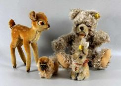 Konvolut Steiff-Tiere4 alte Steiff-Tiere, Teddy, Reh, Hund Peky, Hase Sonny, je mit Knopf oder