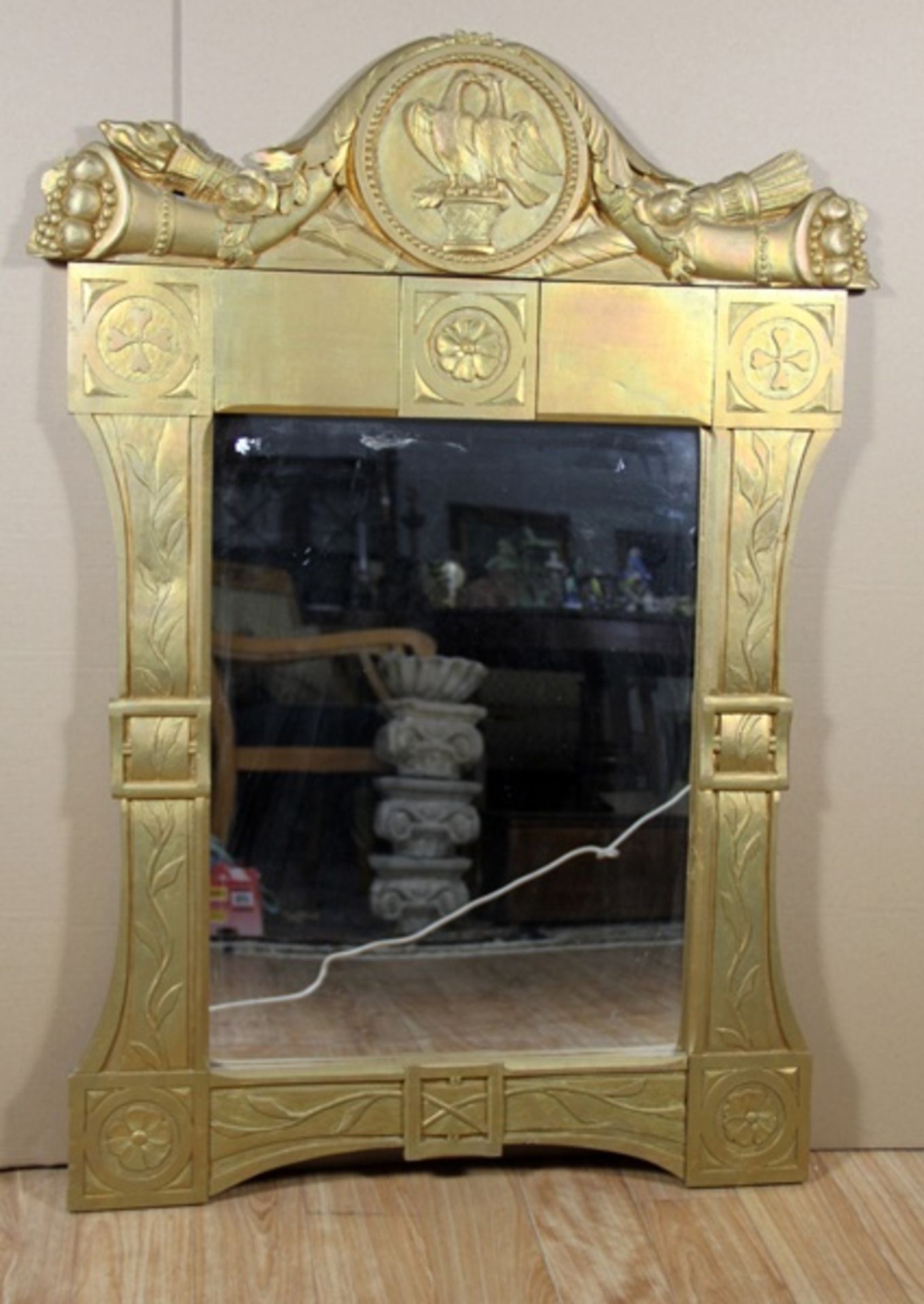 Zierspiegel20. Jhd, breiter gold bronzierter Holzrahmen, dekorativ beschnitzt mit klassizistischem