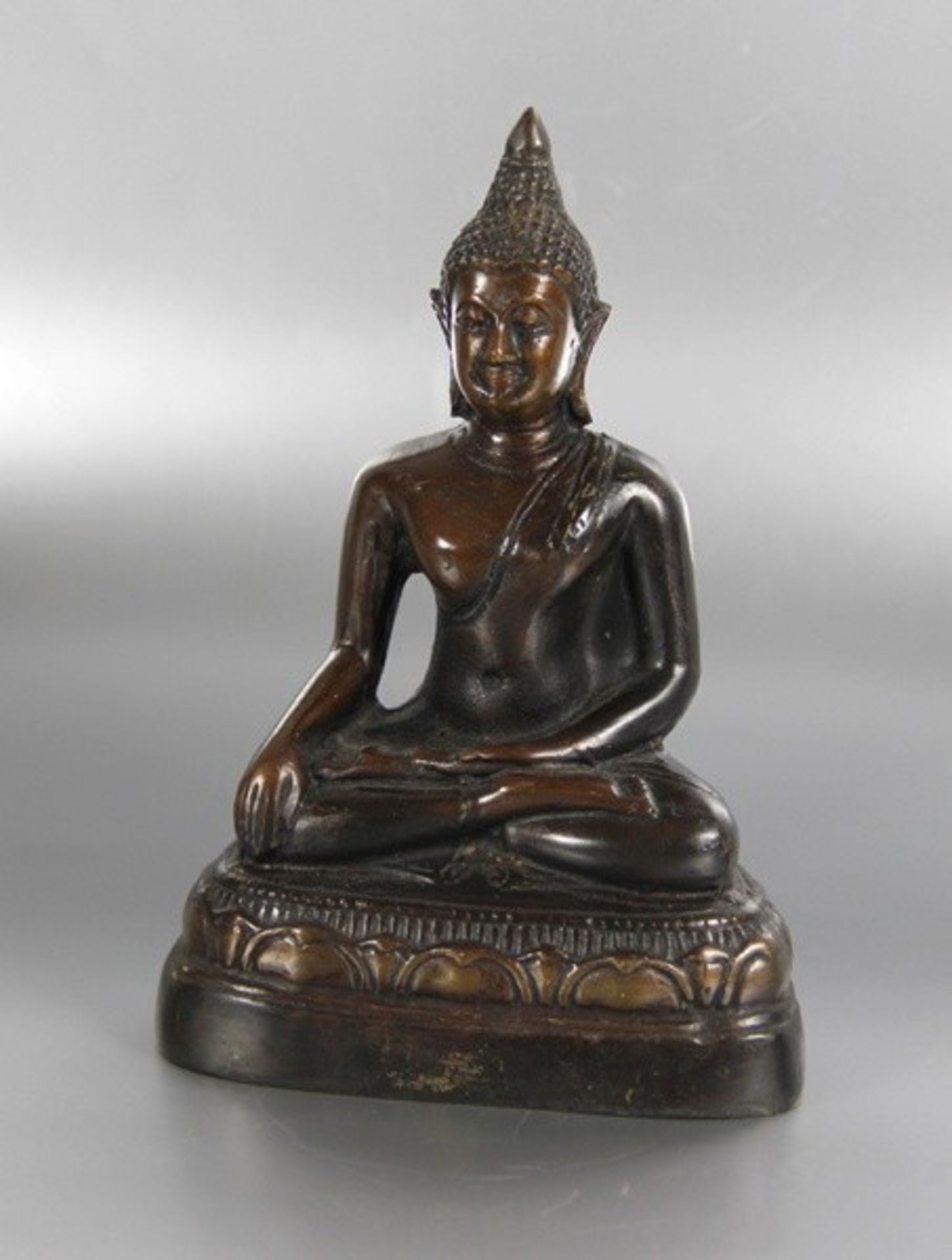 Bronze-BuddhaBronze, asiatischer Buddha auf Sockel, Gebr.sp., H. 16