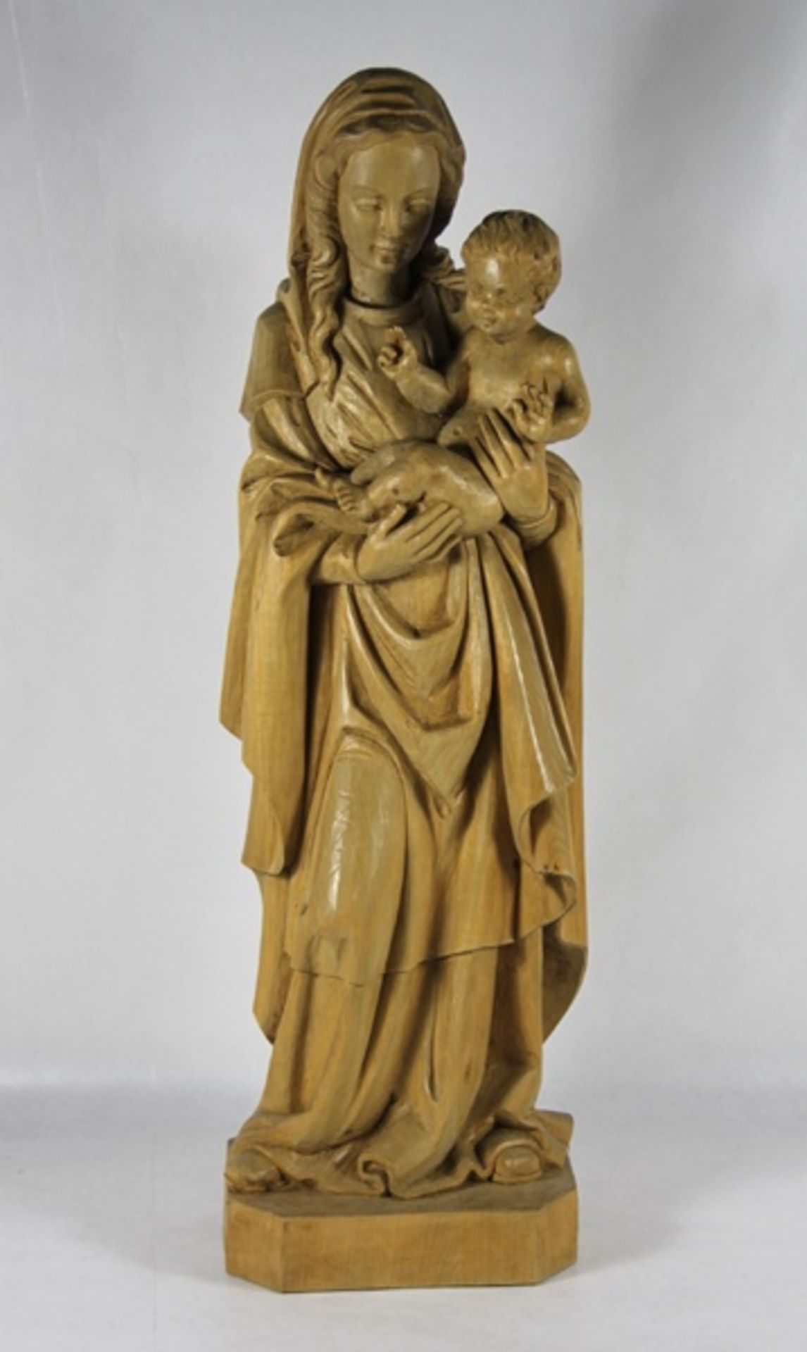 Skulptur Maria mit Kind20. Jhd., geschnitzte Holzskulptur einer Maria mit Kind, Gebr.sp., kleiner