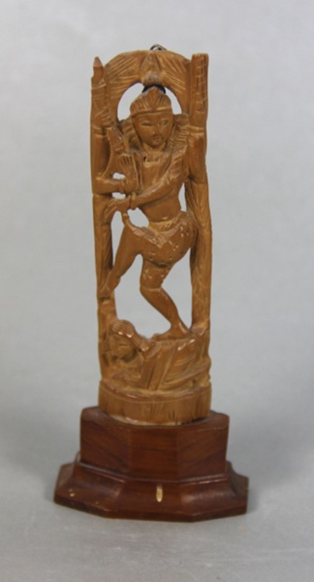 indische HolzskulpturIndien, geschnitzte Skulptur einer tanzenden Gottheit, Gebr.sp., H. 13