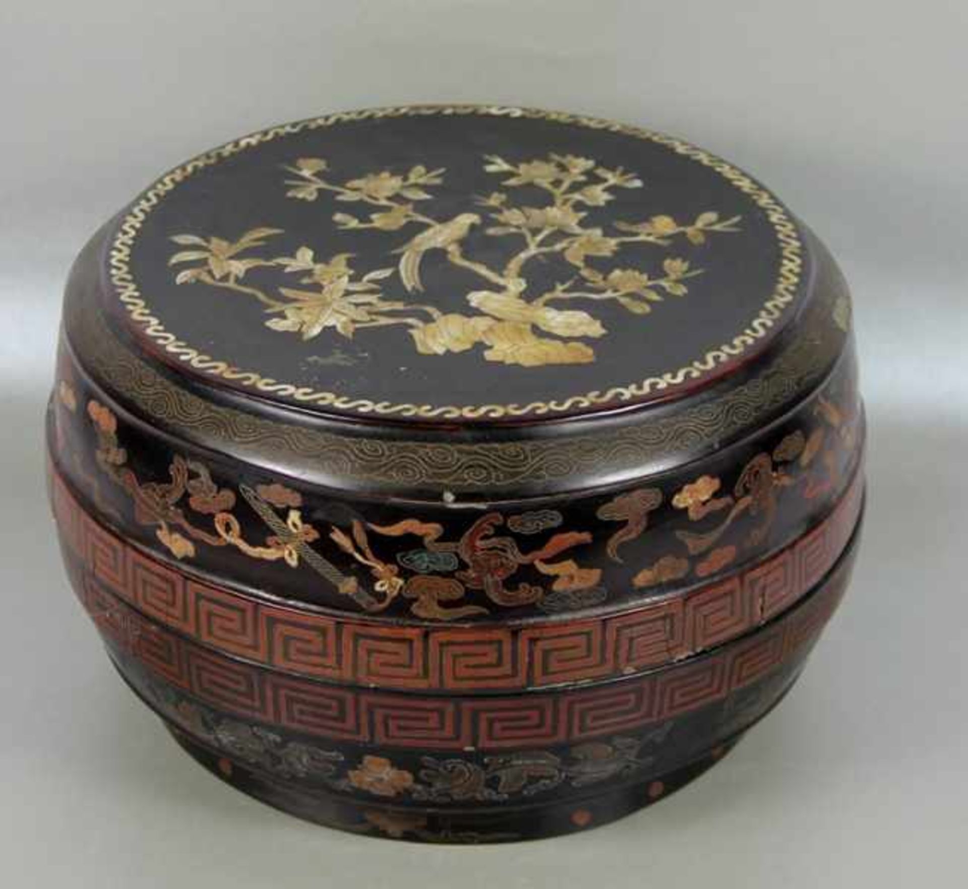 große chines. Schmuckschatulleum 1860, China, große runde Lackmalerei-Schmuckschatulle mit Deckel,