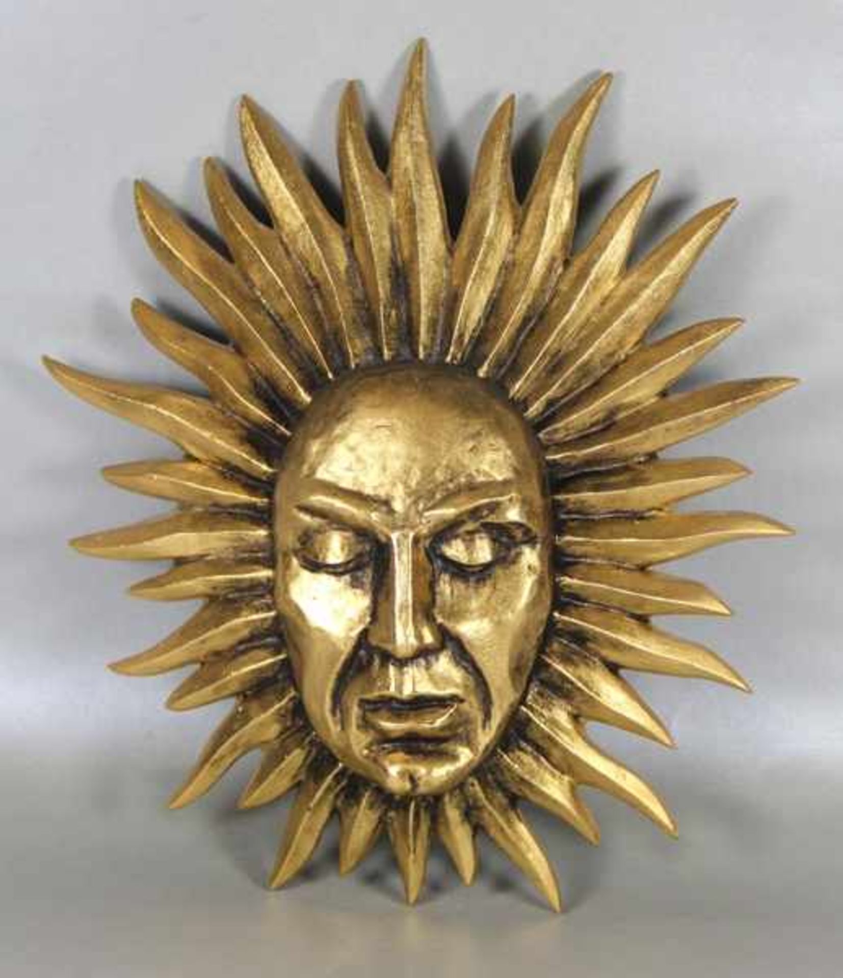 vergoldete Sonnenmaske18 karätige Goldauflage, Eisenguss, Sonne, vergoldte Maske eines mit