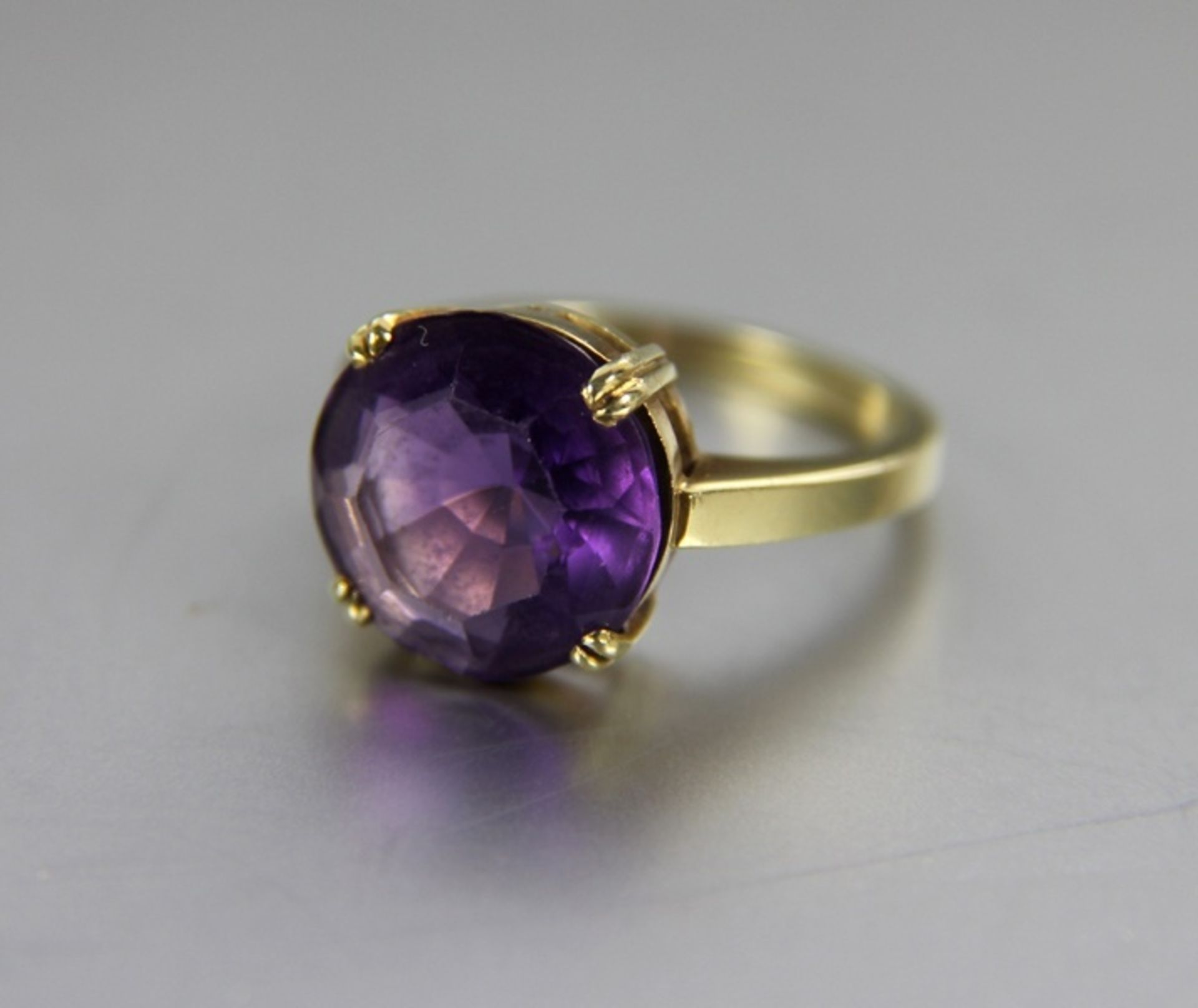 Damenring585er GG, Damenring mit Amethyst, Gebr.sp., 5gr.