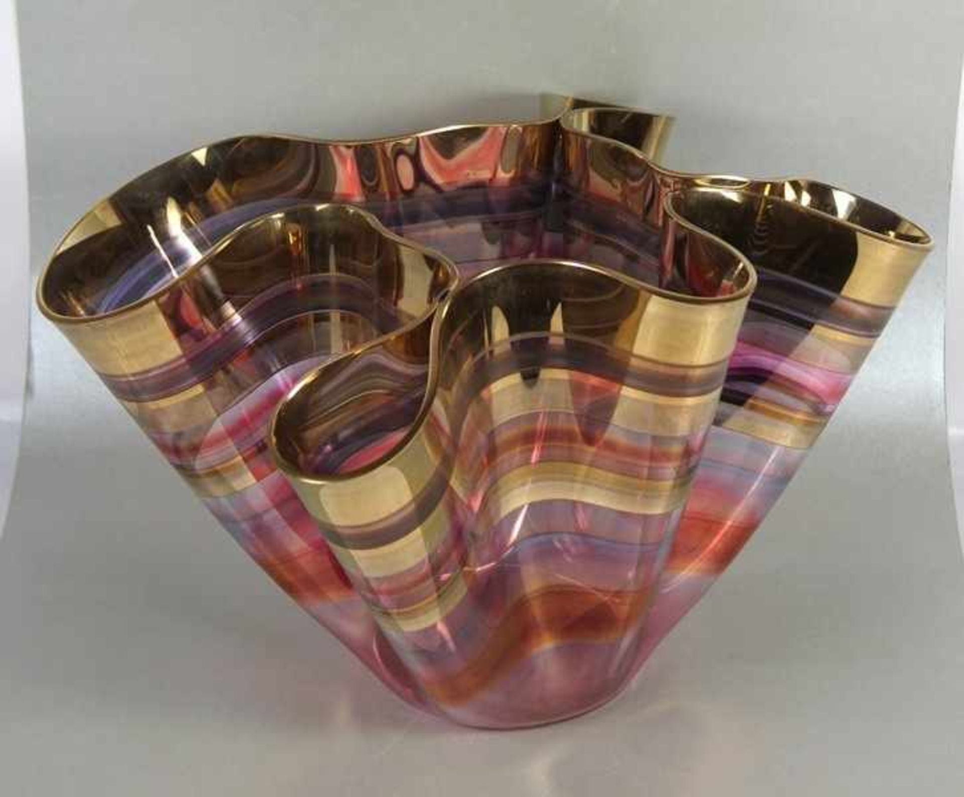 große Designer-Vase2. Hälfte 20. Jhd., große Designvase, Glas mit unregelmäßig gewellter und