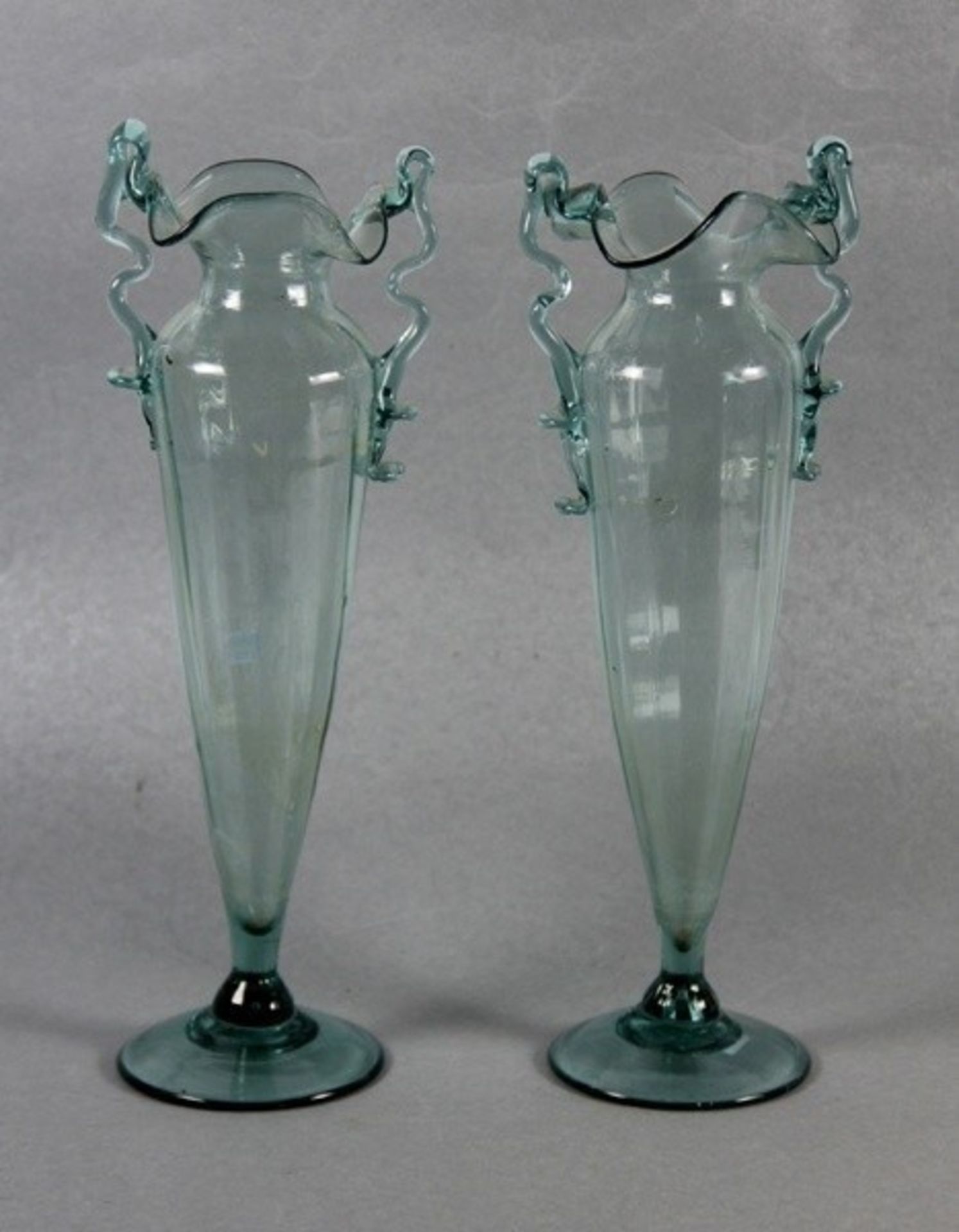 Paar venezianische VasenEnde 19. Jhd., 2tlg., Venedig, Paar hellblaue Glasvase, sich nach unten