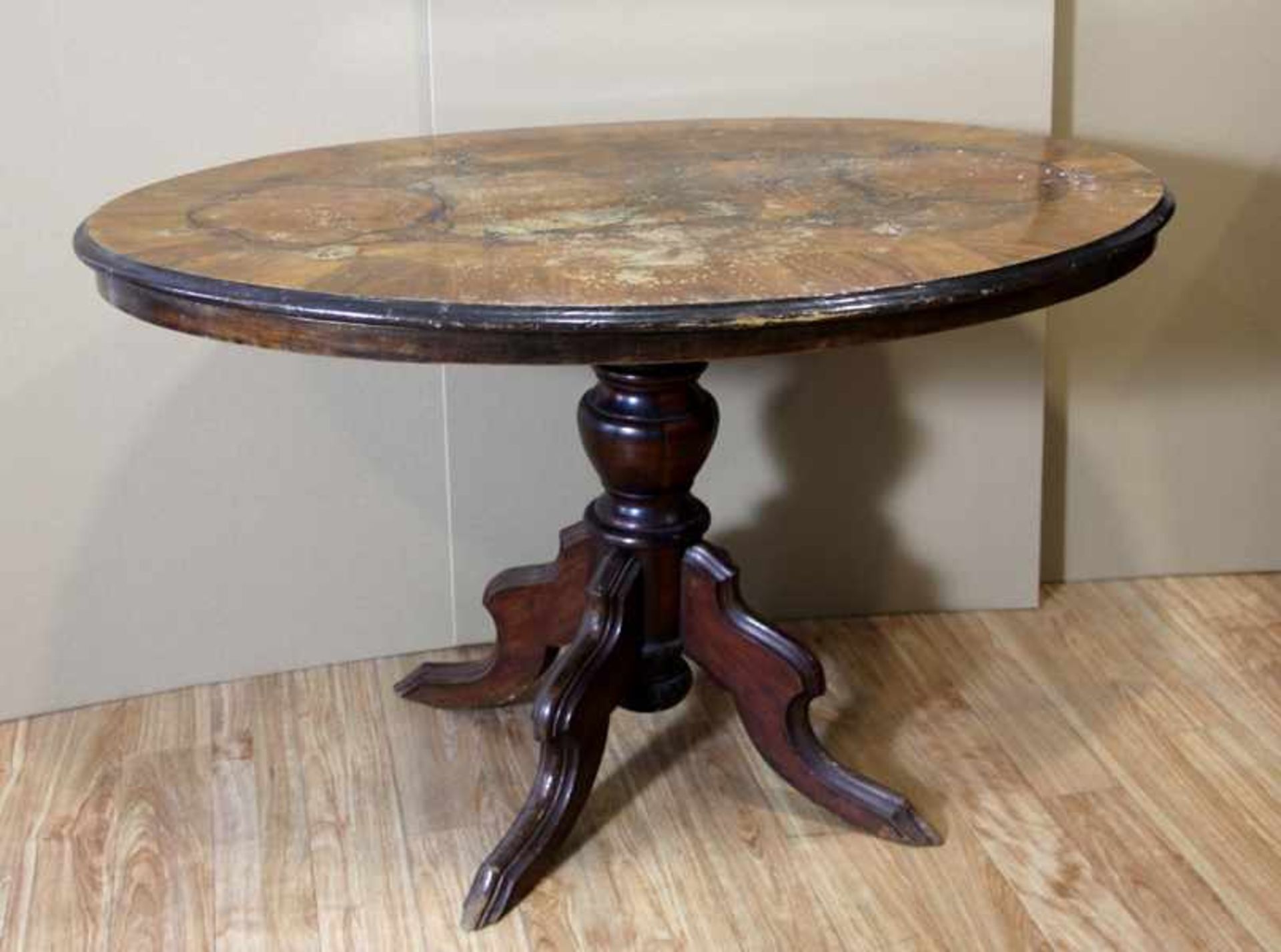 Louis Philippe-Tischum 1850/60, Louis Philippe-Tisch mit ovaler Platte, Balusterschaft in