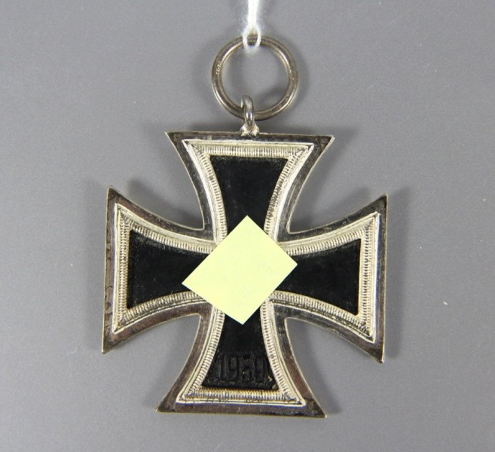 Eisernes KreuzEisernes Kreuz datiert 1813 und 1939, Hakenkreuz, an Öse, diese mit NUmmer 100, Gebr.