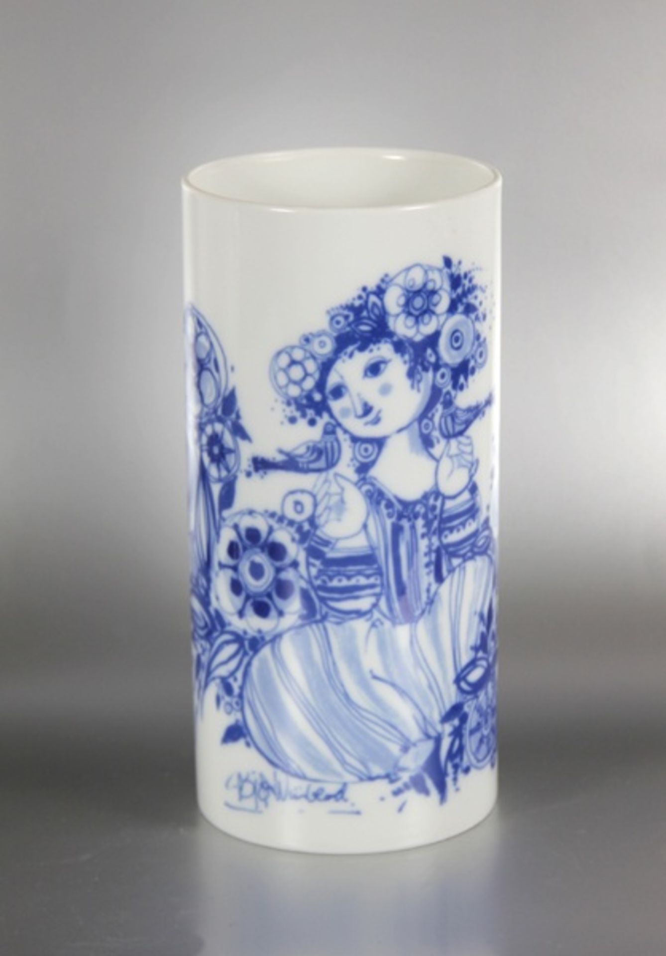 Rosenthal-Vase20. Jhd., Rosenthal, walzenförmige Vase mit blauem Wiinblad-Dekor, gemarkt, Nummer