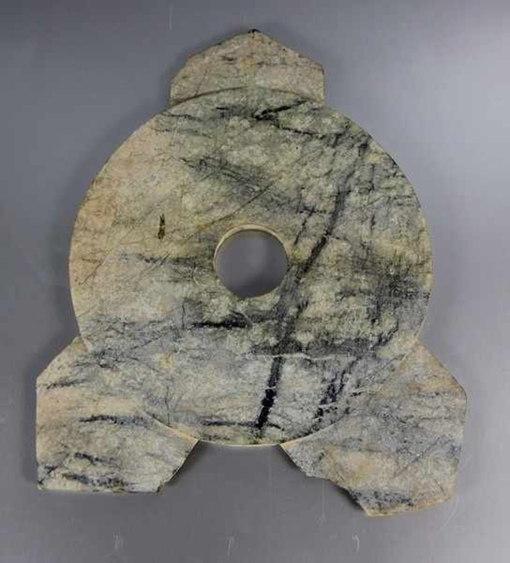 chinesische Jade-Xuanji-ScheibeChina, runde Jade-Xuanji-Scheibe, mittig kreisrundes Loch mit innen