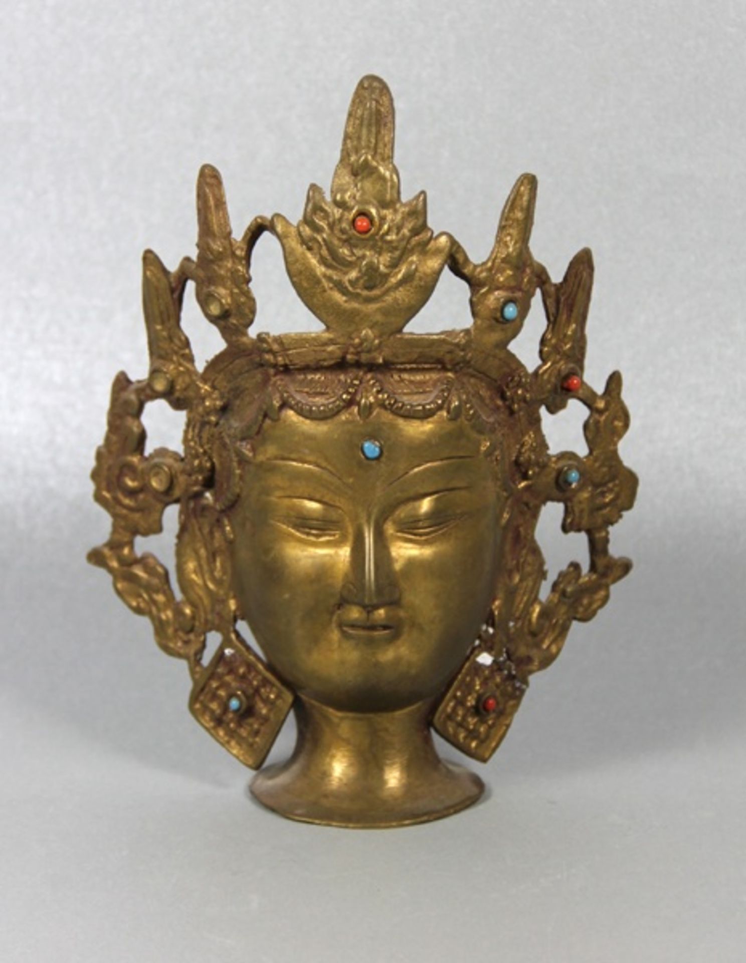 Buddha-KopfAsien, wohl Messing, Buddha-Kopf, mit bunten Cabochons verzierter Kopfschmuck, Gebr.