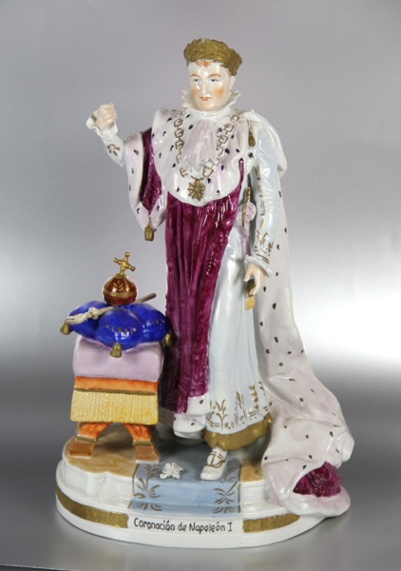 Figur Krönung NapoleonsScheibe Alsbach, große farbig staffierte Figur Napoleons im Krönungsornat mit