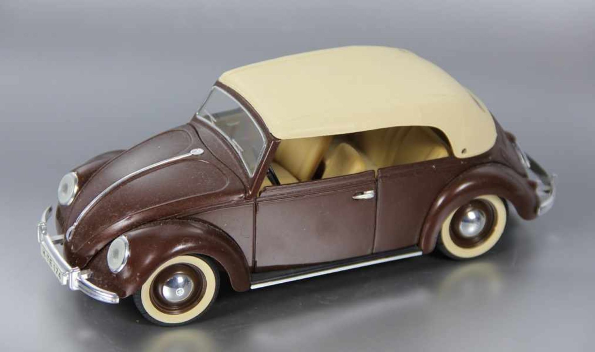 Solido-ModellautoSolido, Modell eines VW Käfer 1949, 1/17, Verdeck mit Riss, Gebr.sp., L. 25