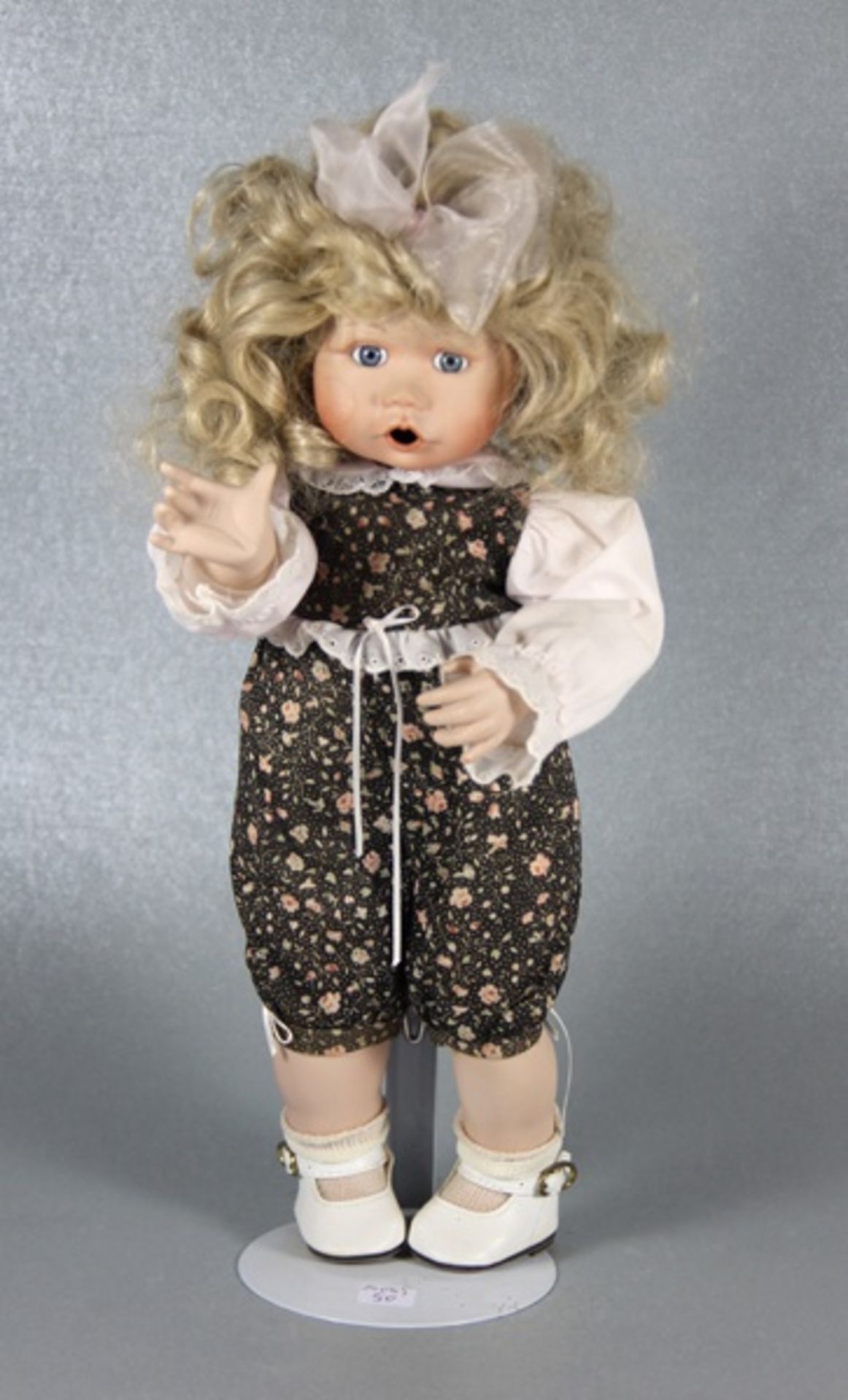 Sammler-Puppe20. Jhd., Puppe mit blauen Augen u. blonden Locken, Gesicht, Hände und UNterschenkel