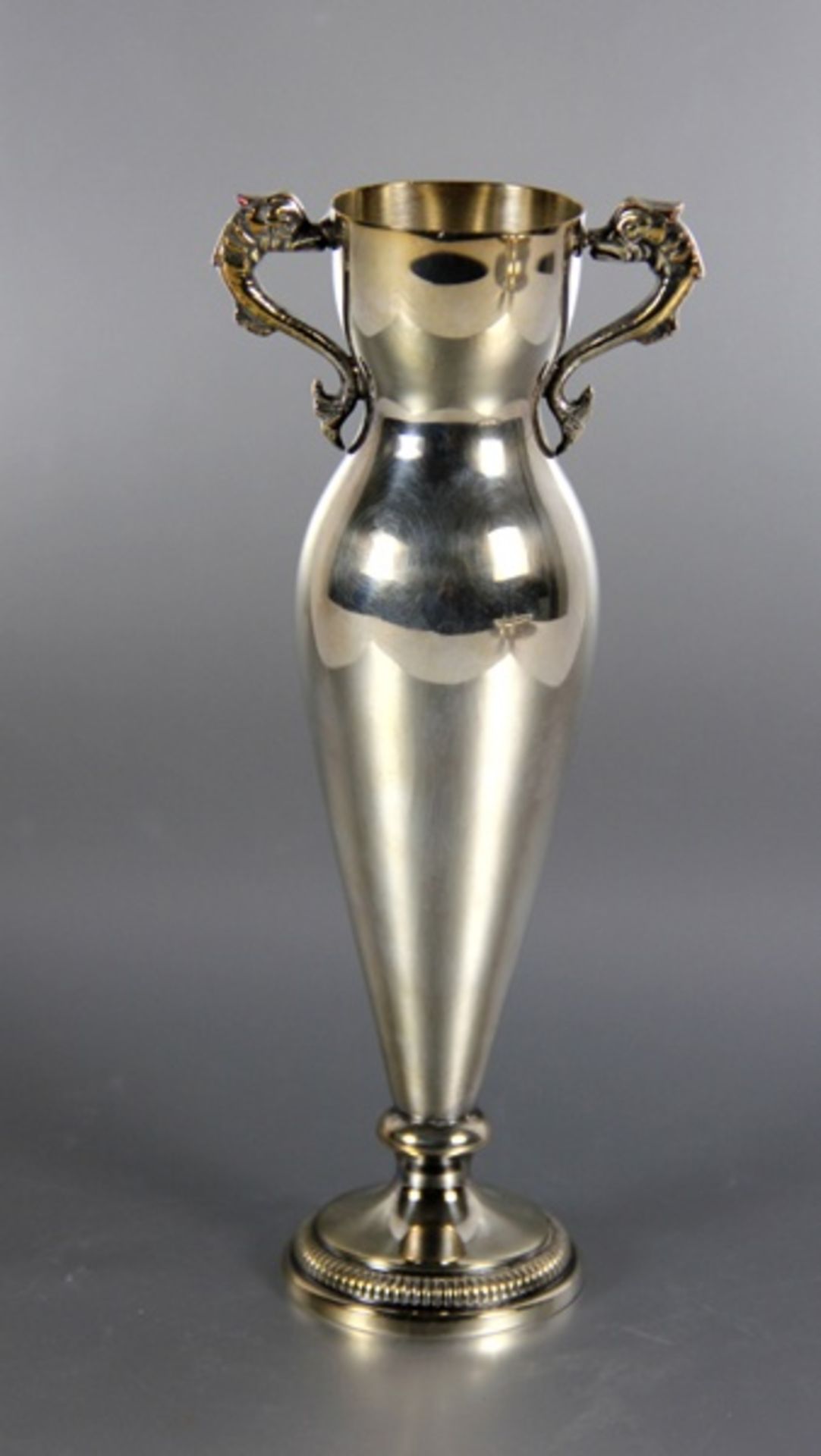 SilbervaseSilber, wohl 830er od. 835er, stellenw, schlecht lesbar gepunzt, elegante Vase mit