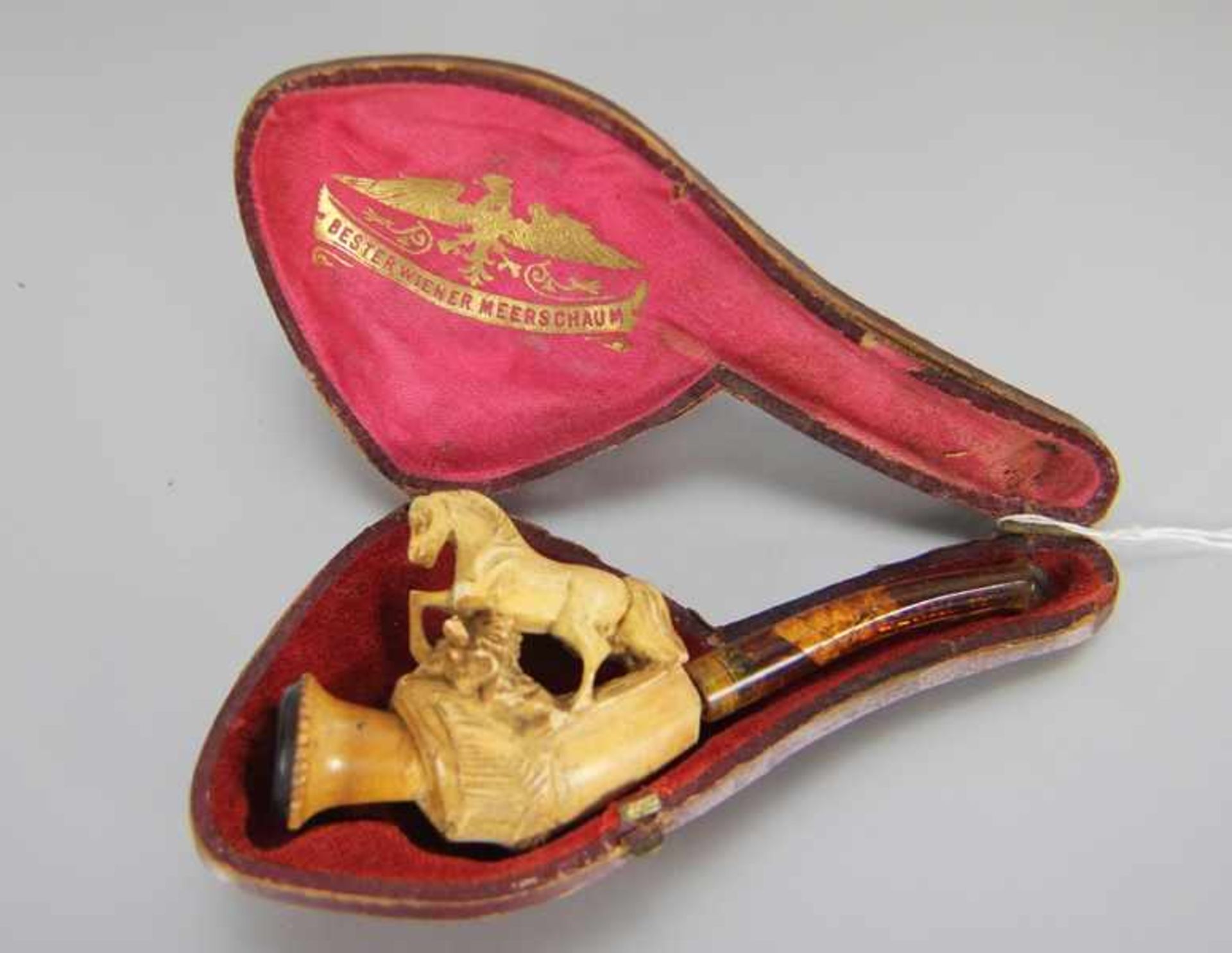 Meerschaumpfeife19. Jhd., kleine Meerschaumpfeife mir plastischem Pferd, in Schatulle mit