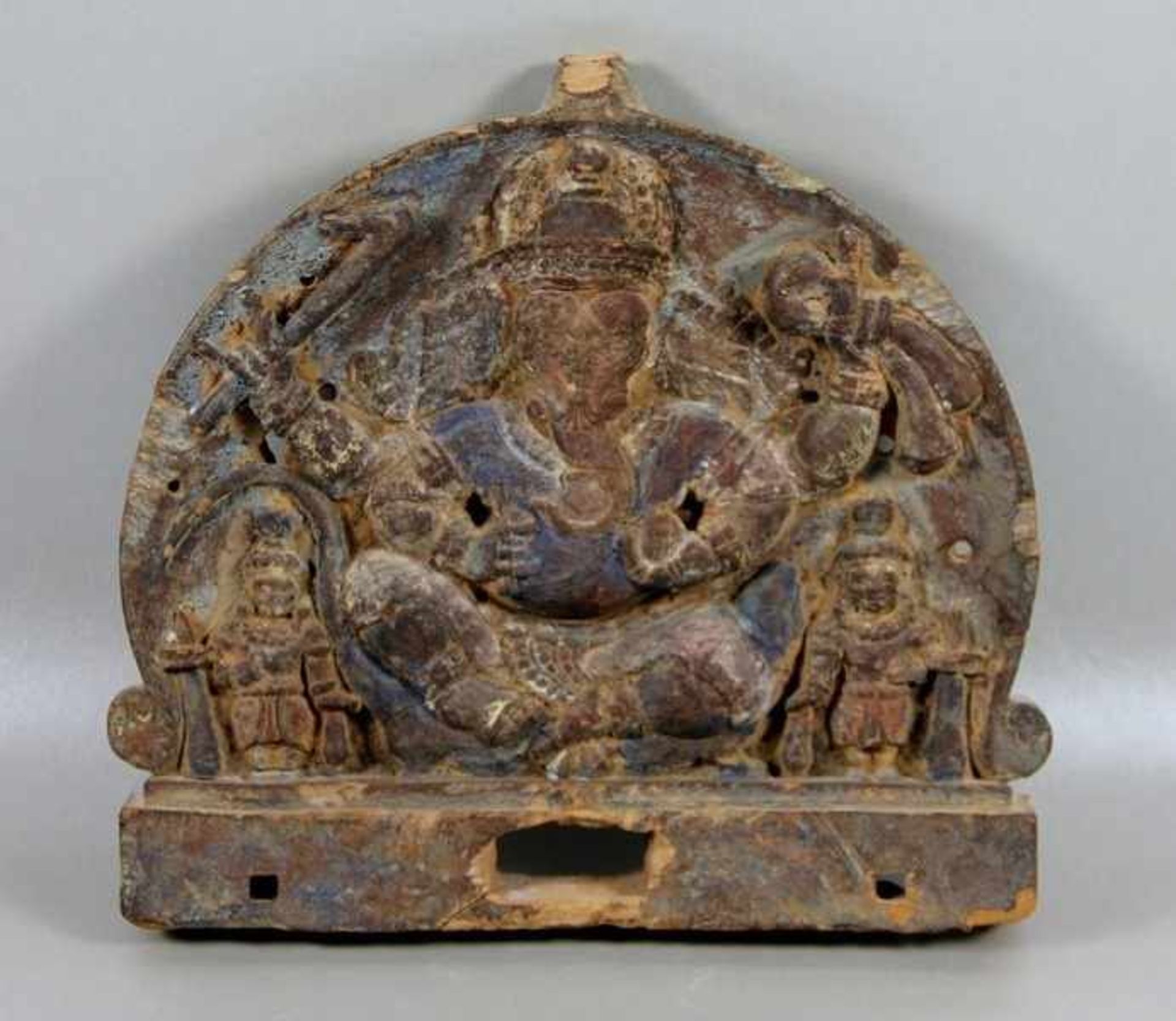 Ganesha-Reliefum 1800, Indien, geschnitztes Holzrelief der Hindu-Gottheit Ganesha in einem