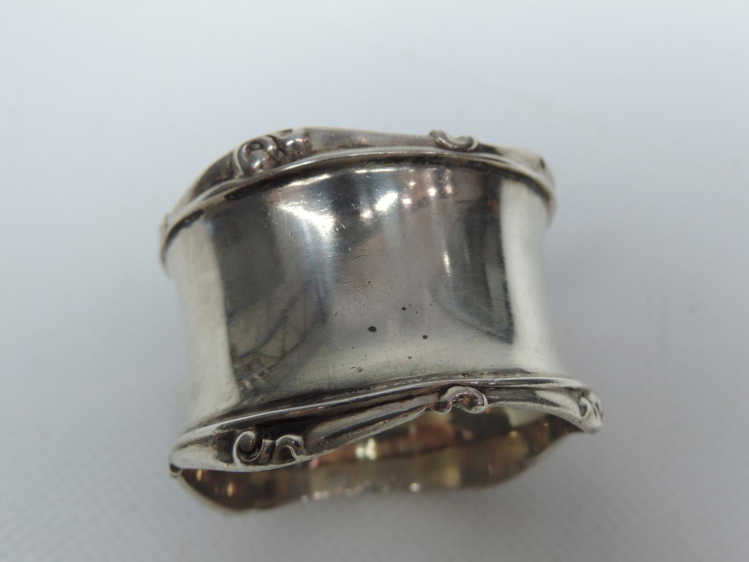 Silver Napkin Ring Engraved 'Pearl' and a Silver Thimble 'H.G&S The S.P.A' - Approximately 29 grams - Image 3 of 6