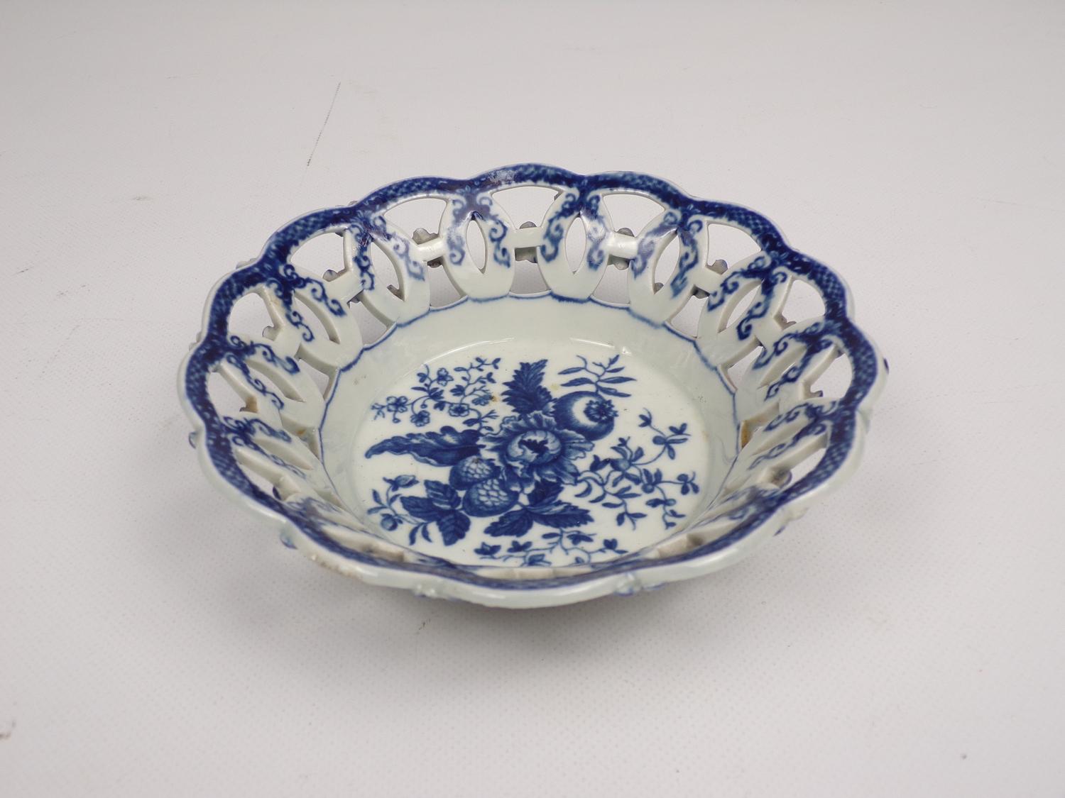 2x First Period Worcester Basket Dishes - One Handle Missing - Image 7 of 9