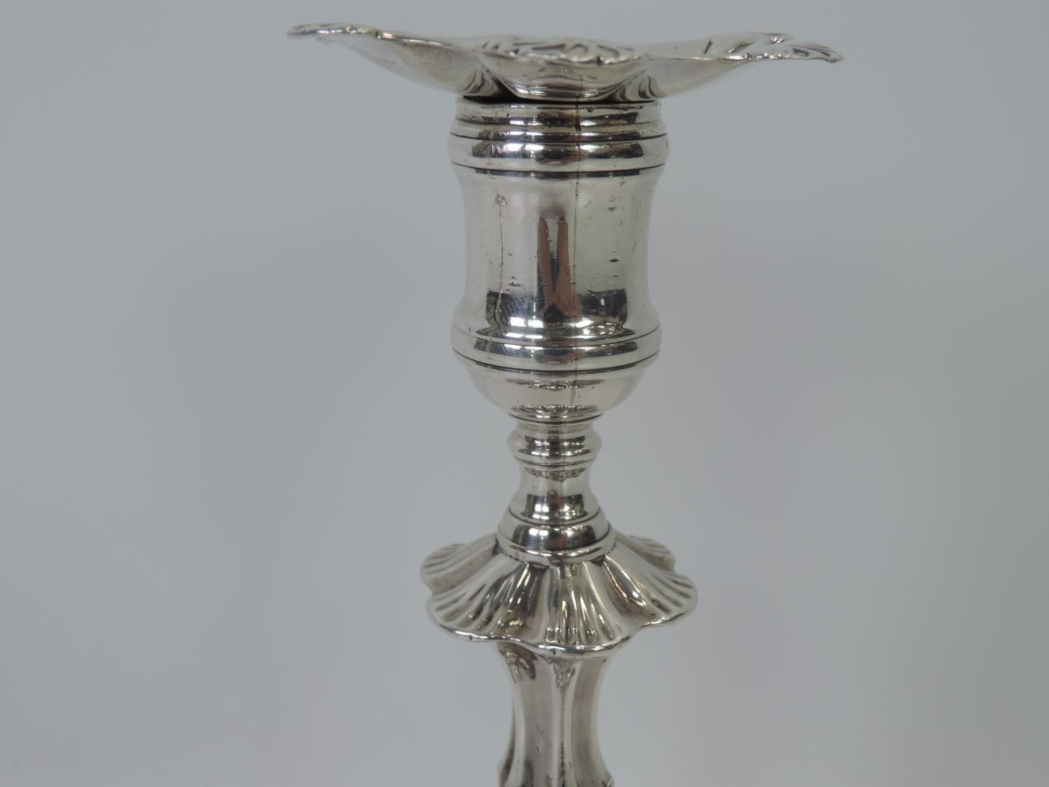 Pair of Good Quality Georgian Silver Candlesticks - John Cafe 1751 - 950 grams - 8.5" High - Image 4 of 10