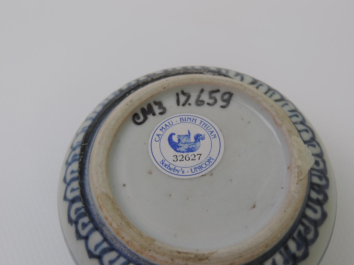 Blue and White Cau Mau Sealing Wax Pot 1725 - Sotheby's Authentication Number 32627 - Image 4 of 4