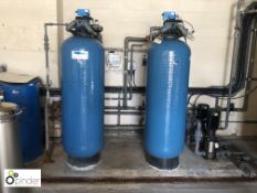 Reverse Osmosis System with 2 filter housings, pipework, etc (please note there is a lift out charge