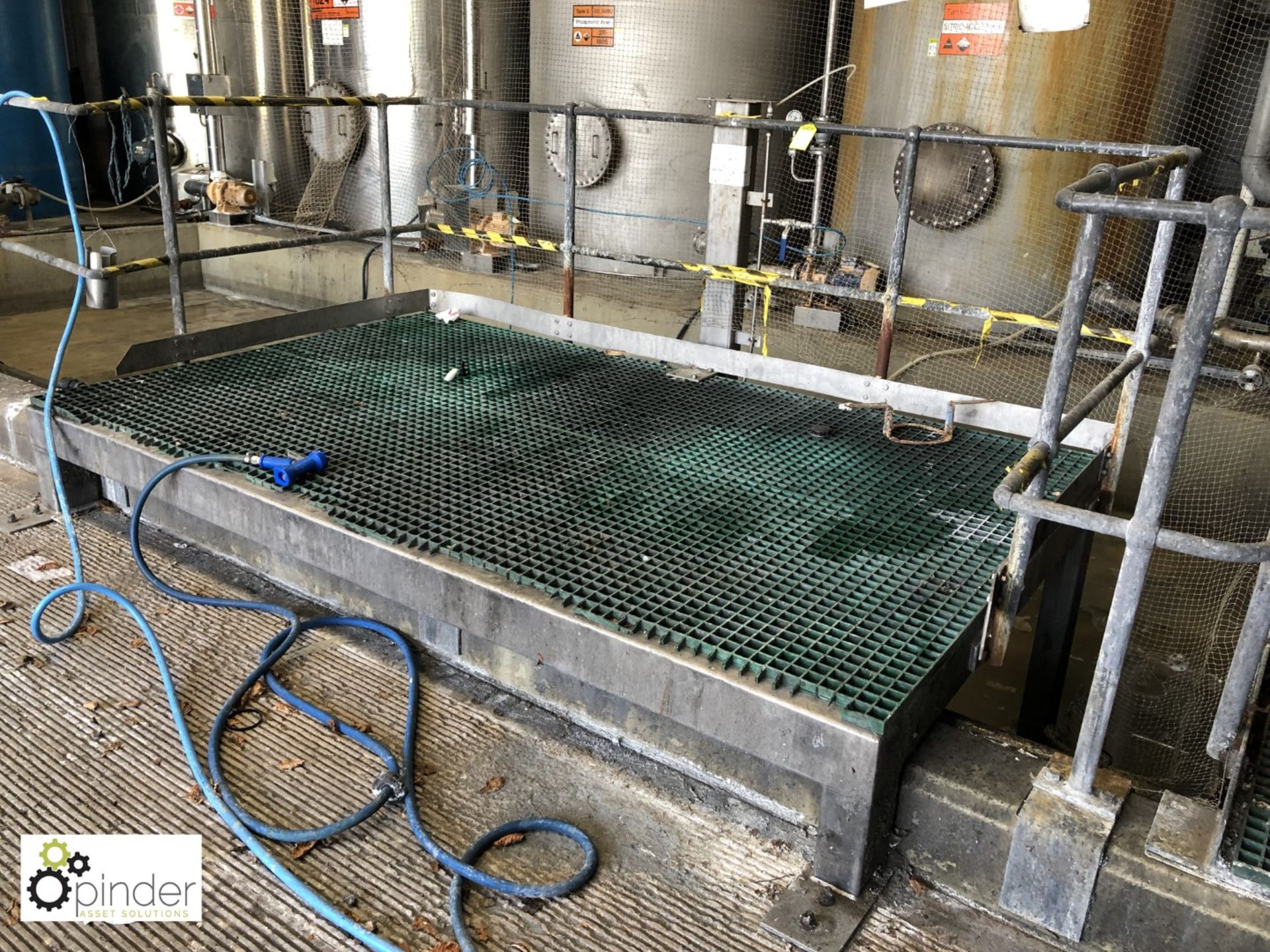 Stainless steel IBC Wash Station, with hose (please note there is a lift out charge of £50 plus - Image 2 of 4