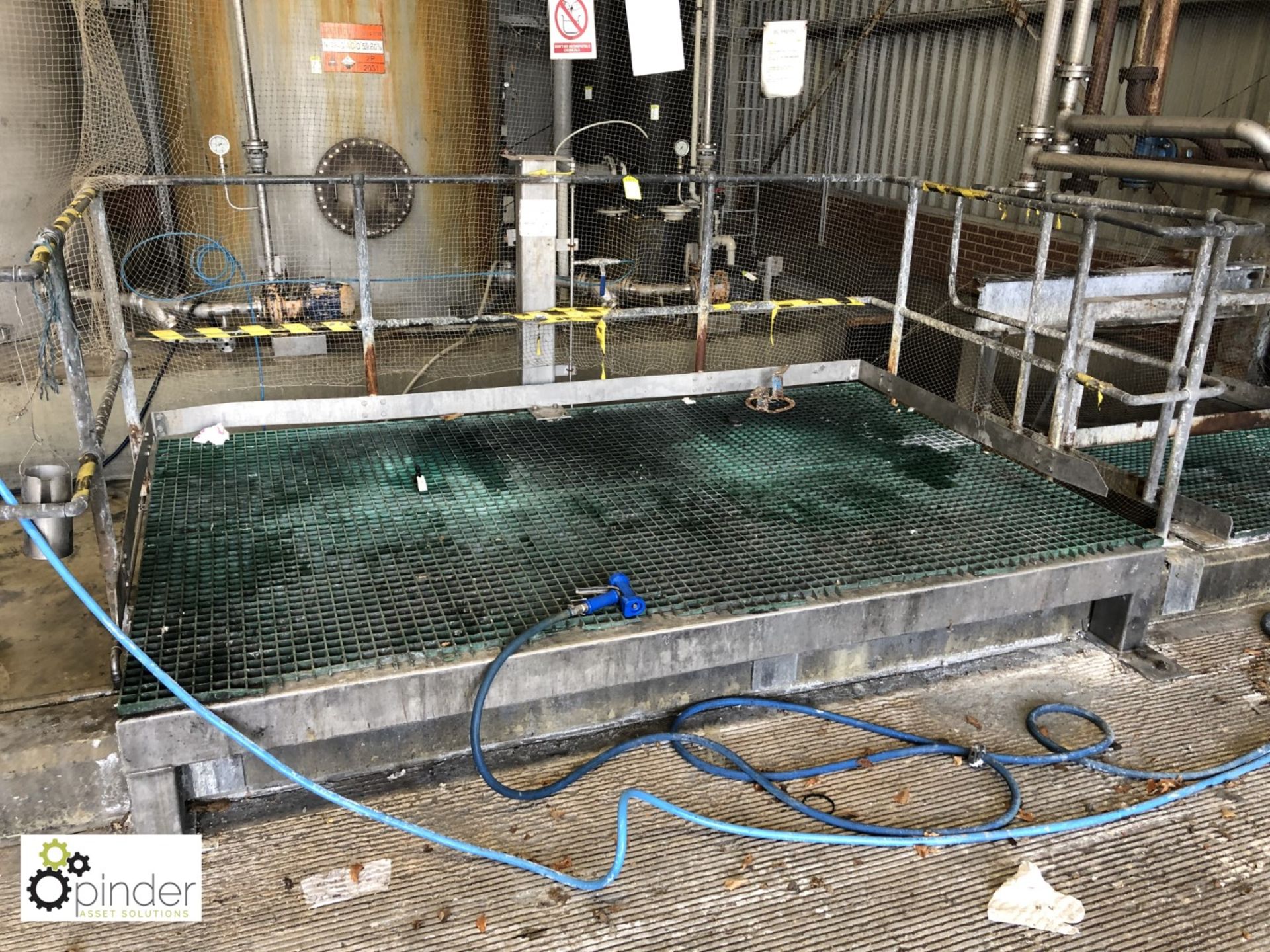 Stainless steel IBC Wash Station, with hose (please note there is a lift out charge of £50 plus