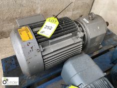 SEW Eurodrive R72DVI32 M4 Geared Motor, 7.5kw (please note there is a £5 plus VAT lift out charge on
