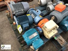 5 various Electric Motors, comprising 0.75kw, 1.1kw, etc (please note there is a £5 plus VAT lift