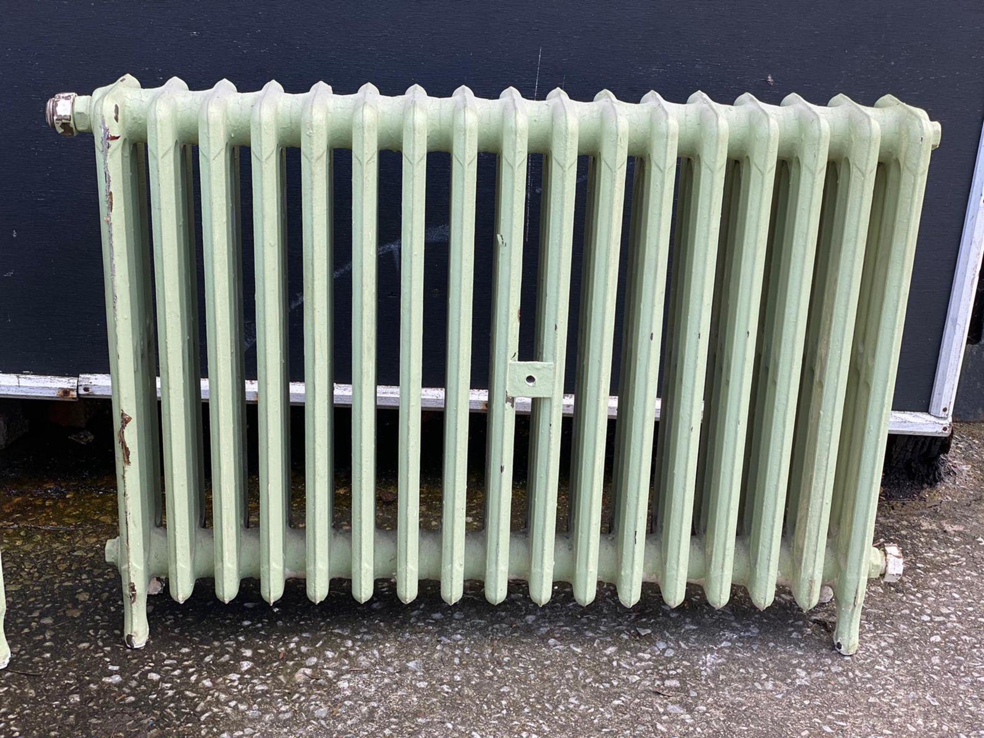 Pair of 4-column classic Wicket Radiators, 900mm wide x 600mm tall, 17 fins - Image 2 of 6