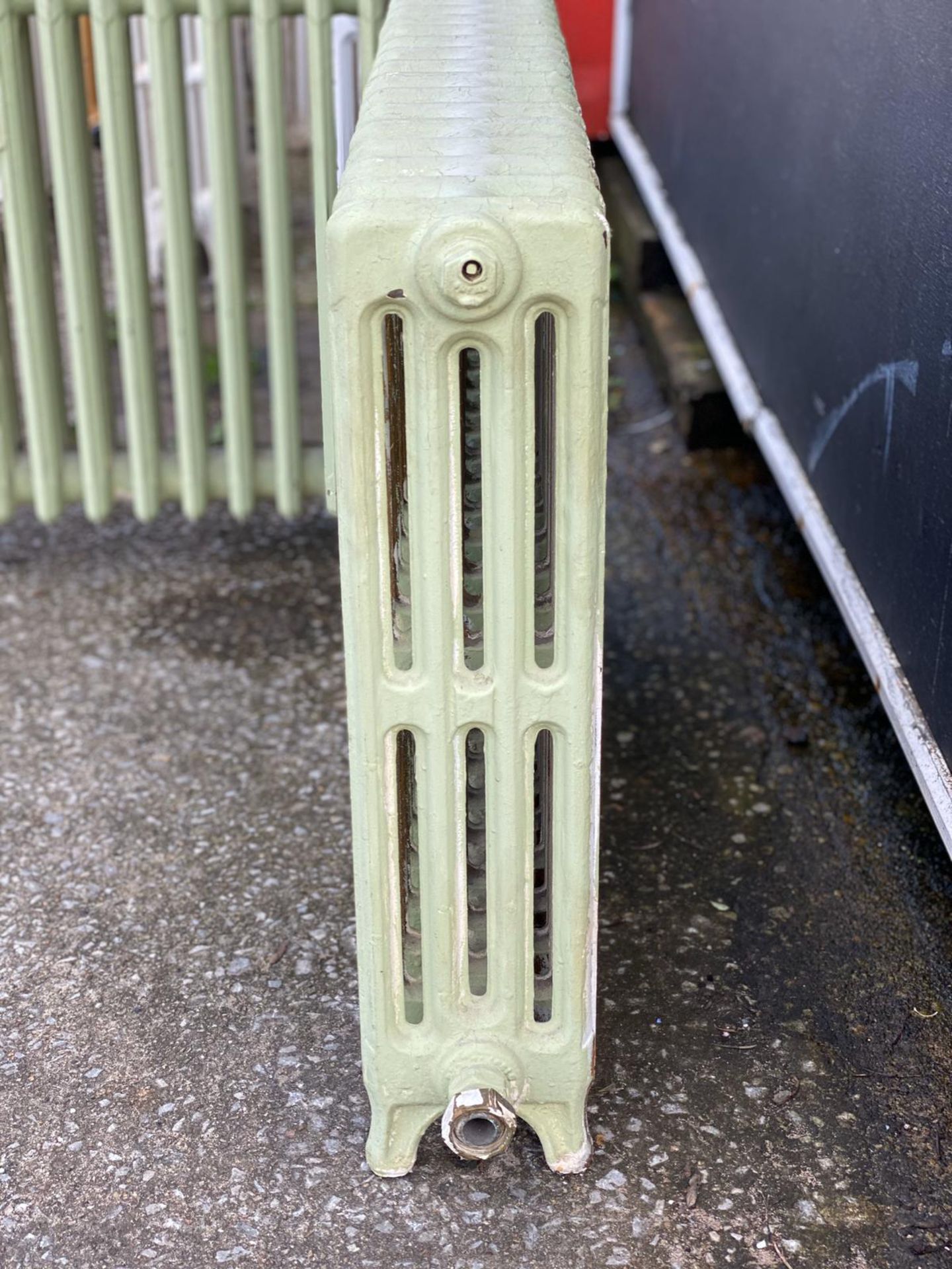 Pair of 4-column classic Wicket Radiators, 900mm wide x 600mm tall, 17 fins - Image 3 of 6