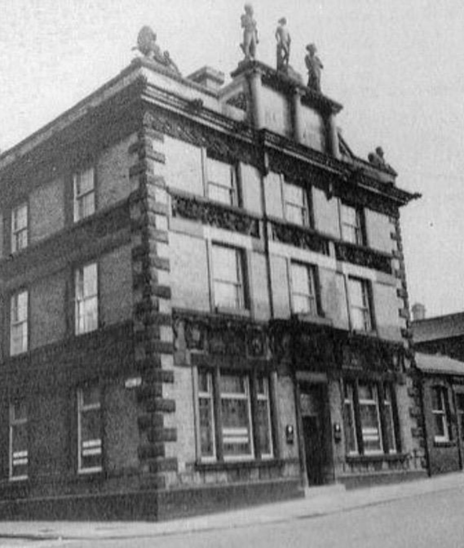 Yorkshire Stone Statue of a Girl, 1854, removed from Port Admiral pub in Preston, 2000mm tall - Image 4 of 4