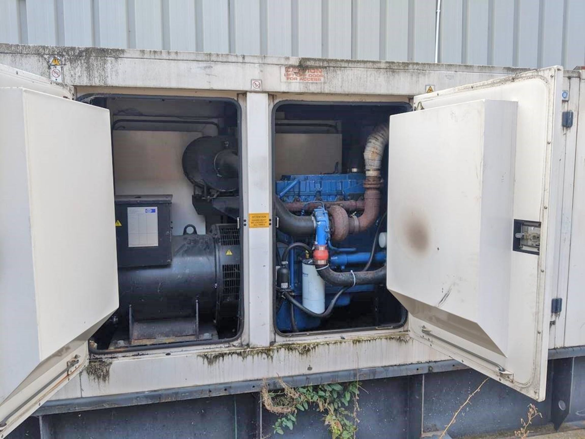 FG Wilson XD 250 P1 Generator, 250kva, 9945 hours, rated voltage 415volts/240volts, year 2004, - Image 2 of 5