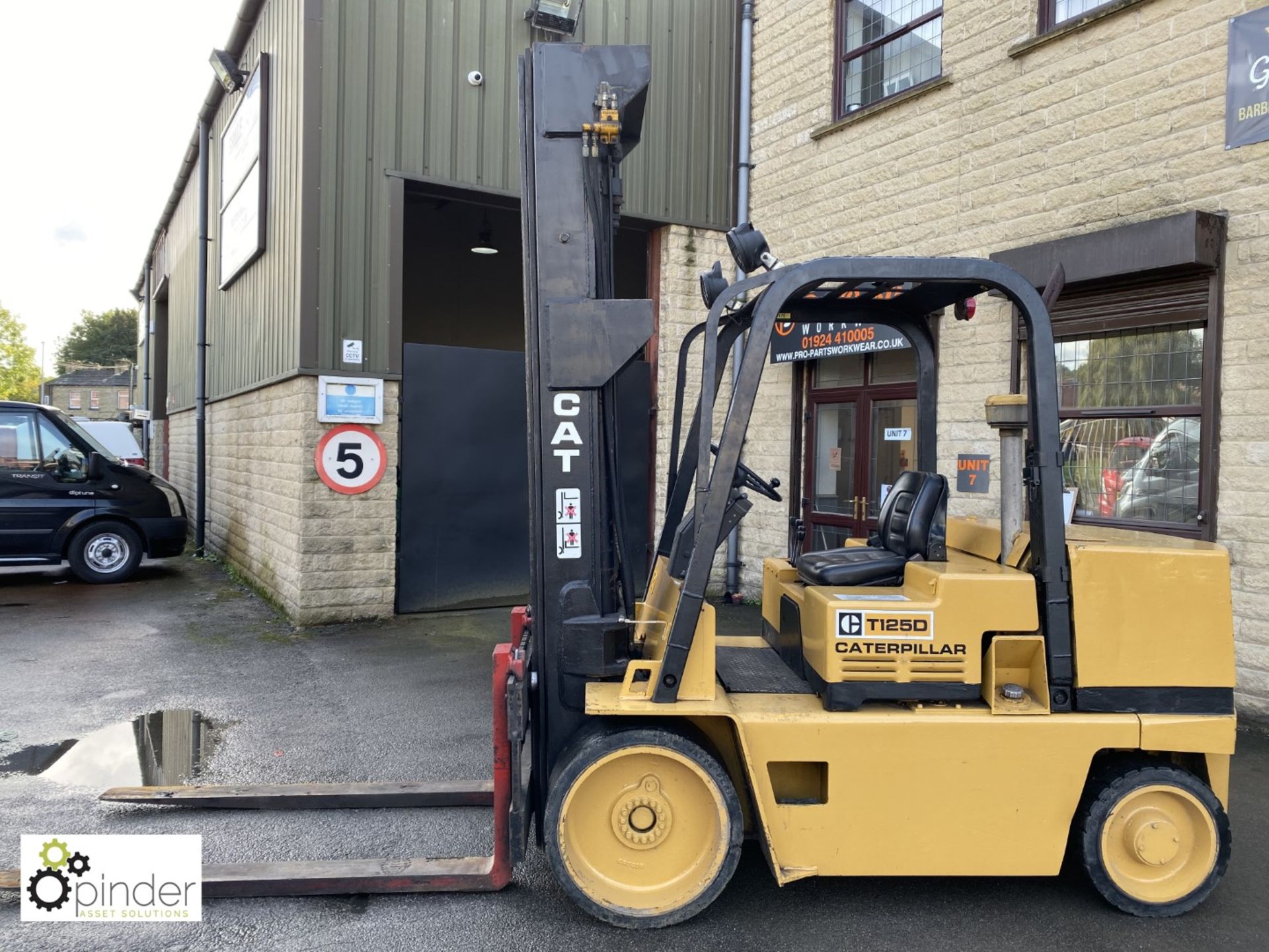 Caterpillar T125D Forklift Truck, 5700kg capacity, 6300mm triple mast, 3050mm closed height, 3rd and - Image 4 of 17